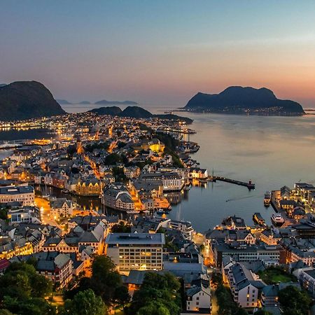 Unik Leilighet I Alesund Sentrum Exterior photo